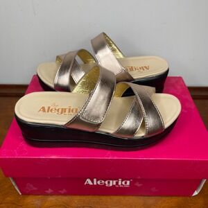 Alegria Mira Rose Gold Metallic Leather Wedge Slip On Slide Sandals Womens 35/5